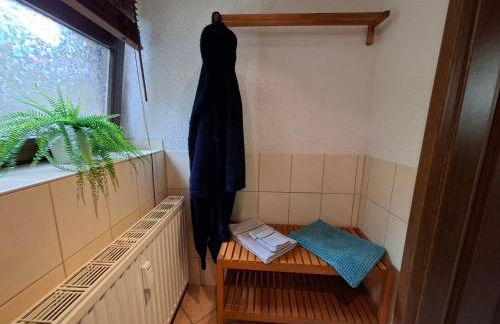 ansimali 2 - Apartment mit Wohn- und Schlafraum, integrierter Küchenzeile, separater Dusche und WC - ideal für Alleinreisende und Monteure am Spiegelwald - Foto 8