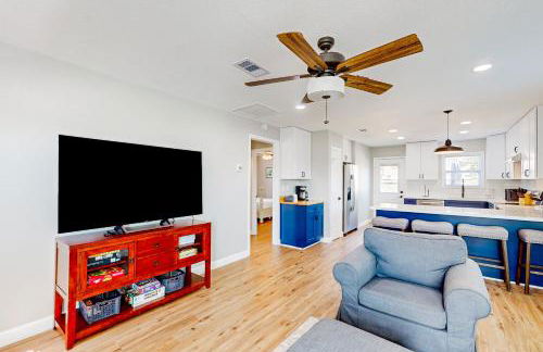 Out of the Blue - Photo 6