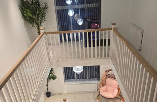 8 Bedroom House Sleeps 20 - Private Garden - Foto 14