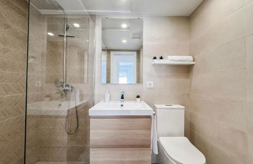 NUEVO, a 70 metros de la playa y con vistas al mar - Foto 25