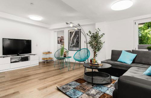 MOLA Apartments-Ferienwohnung für 5 Personen-separater Eingang-Gratis Parkplatz-Terrasse-Grill-Highspeed WLAN-auch für Langzeit geeignet - Foto 1