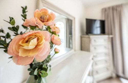 Stylish Retreat with Pool near The Parks - Foto 44