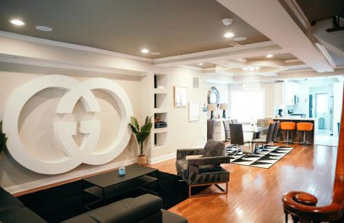 Charm City Luxury 4 Bedroom Brick Home - Foto 27