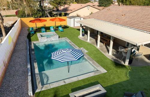 Spacious Yard, Sparkling Pool & Spa, Firepit, 9beds! - Photo 7