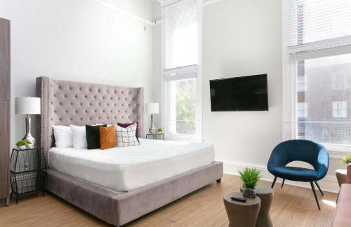 Bright 2BR Loft Sleeps 7 with Full Kitchen and Fast WiFi - Foto 2