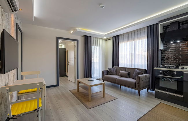 Eluxio Suite Hotel - Photo 77