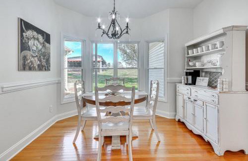 Bright and Elegant Home in High Point with Deck! - Foto 11