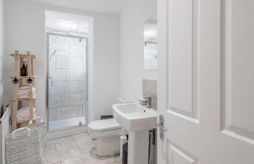 Homely Hamilton Hideaway- Free Private Parking - Photo 5