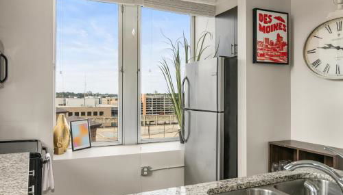 Welcome to Dog Moines-Downtown DSM Studio with Skywalk Access No Pet Fees - Photo 2