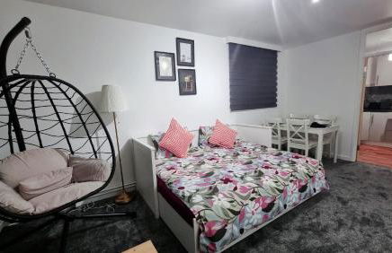 Amazing 1 bed entire flat with separate living room and kitchen in London With Free Parking - Foto 19