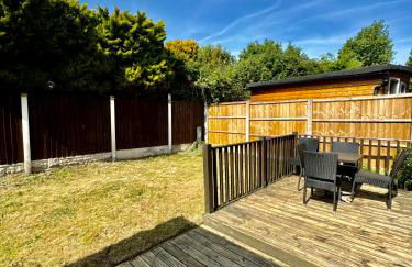 Stunning Open Plan 3 Bed House - Driveway & Garden - Foto 13