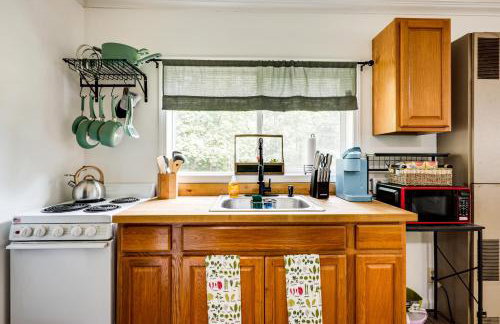 Tiny Woodland Cottage Retreat with Yard in Pelkie - Foto 14