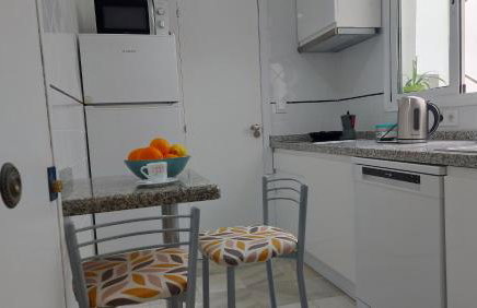 Authentic Triana Flat Wih Private Patio Ground Floor - Photo 8