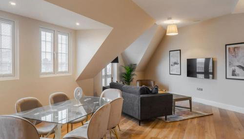 Spacious Luxury Penthouse, 2BR, Private Parking - By Tempstay - Foto 5