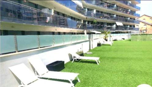 Ideal for families on the beach in Barcelona with a pool - Foto 4