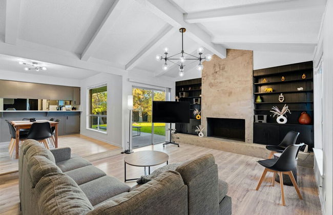 Quiet 3 Bedroom Home Walkable to Zilker Park - Photo 14