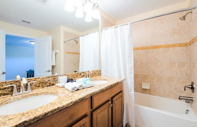 Contemporary 4 Bed 3 Bath Town Home With Upgrades, Private Pool i Close to Disney, Shopping - Foto 32