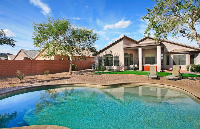 Near Great Shopping & Dining! Pool Table & Games! - Foto 1