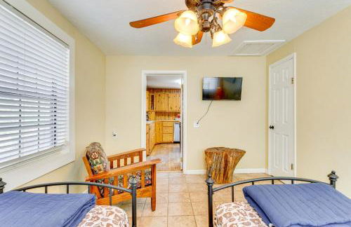 Hike, Fish and Explore Family Cabin in Sulphur! - Foto 17