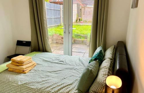 4 Bedroom Terrace house Near Town Center Wellingborough - Photo 25