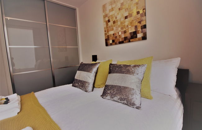 Solace Apartment Milton Keynes - Photo 7