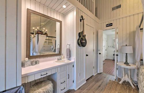 Spacious Getaway about 12 Acres, Views, and Hot Tub! - Foto 27