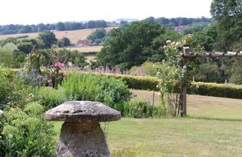 3-bedroom cottage set in a large enclosed garden - Foto 29