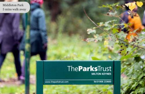 Luxury House with Pool Table, Sky TV, Netflix, Fast Wifi, Garden & Free Parking by Yoko Property - Photo 23