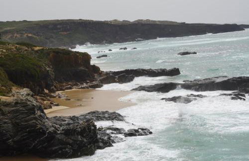 Kalumi Aparthotels - Japandi-Style Apartments with Terrace, Pergola, and Portuguese BBQ - Foto 63