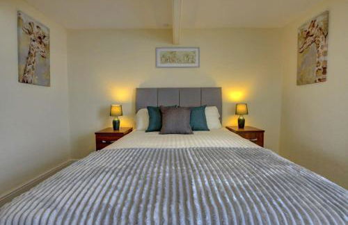 5 bedrooms, sleeps up to 16, secure parking space & comfort - Foto 39