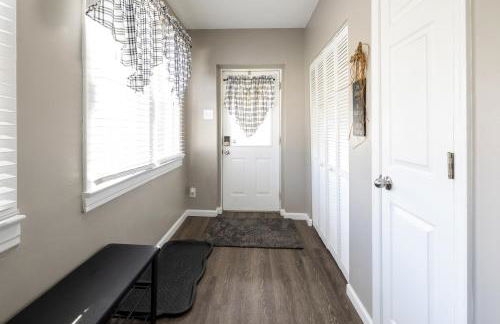 Serene Corner Cottage with Hot Tub home - Foto 18