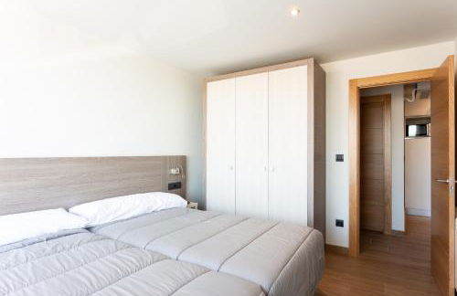 Apartamentos Playa De Los Barcos - Foto 6