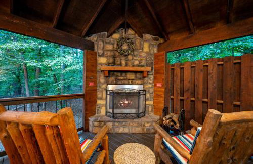 Rustic Family Getaway - Pool Table, Hot Tub, Pets, Great Location - Photo 2