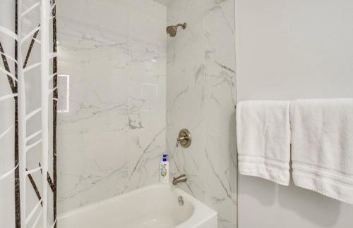 Modern Woodinville Home w/ Hot Tub + Sauna! - Foto 19