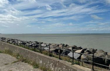 Modern apartment near the beach free parking - Photo 7