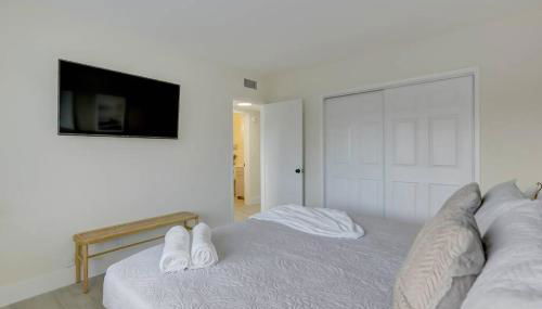 2BR Coastal Getaway! - Foto 3