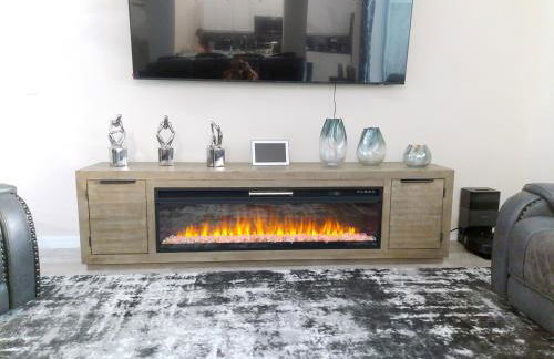 Villa Varona Resort, Heated Pool, Ping-Pong, Pool Table, Fire Pit and Pergola - Foto 60