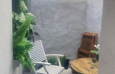 Quaint Cottage main street Llandeilo - Photo 14