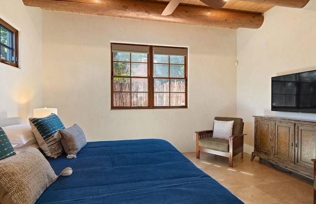 Casa Nona - Pristine Home in the Railyard District, Walk to The Plaza - Photo 8