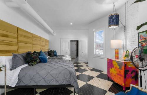 3 Bedroom Penthouse Downtown Close to Everything - Photo 9