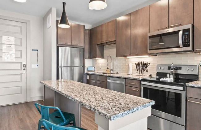 Cozy 1BR King Suite Close to Downtown w Fast Wifi - Foto 16