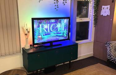 COZY Apartment 4 - Photo 5