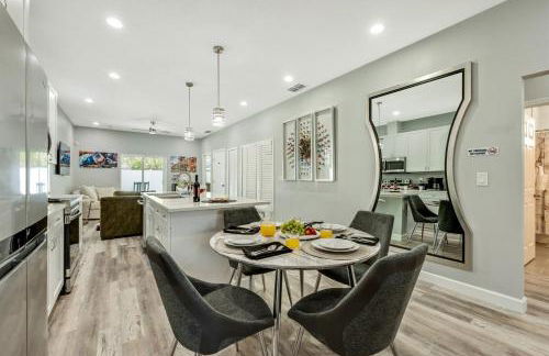 Chic Retreat-Stunning Design Cozy Fire Pit Escape! - Foto 17