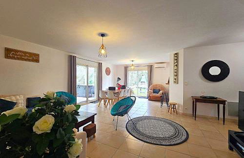 Le Parc Jean Édouard - Spa avec jacuzzi privé - Superbe villa 4 chambres - 9 couchages - 6 lits - Cheminée électrique - Parking - Climatisation réversible- Terrasse ombragée et grand jardin - Foto 35