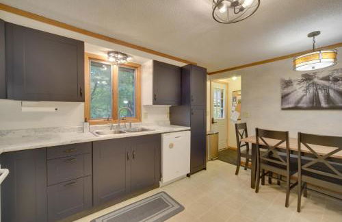 Hermantown Home with Decks, Grill and Hot Tub! - Foto 9