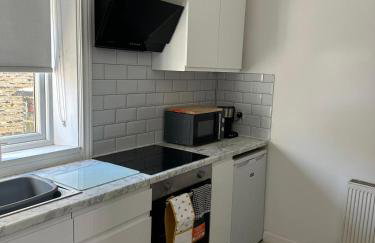 Brighouse 2 bedhouse central contractors welcome - Foto 2