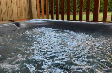 Woodlands Retreat, your own private lounge, bedroom, Bathroom and the use of a hot tub, we also live here - Foto 11