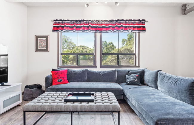 Home is Where the Arch is Across From Uga! - Foto 1