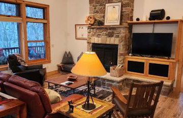 Sundance Spacious Vaulted Ceiling cabin, Hot tub, huge lawn - Foto 27