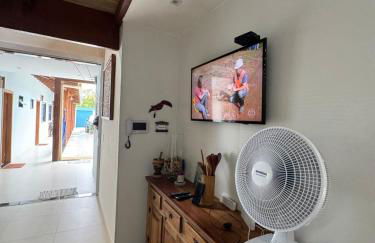 ESPAÇO PÉROLA GUANABARA, 70 Metros do Mar, 4 Suítes independentes COM AR, Área Gourmet Integrada com Piscina,Churrasqueira, 900 Metros de CASTELHANOS, ideal para FAMÍLIAS E AMIGOS - Foto 69